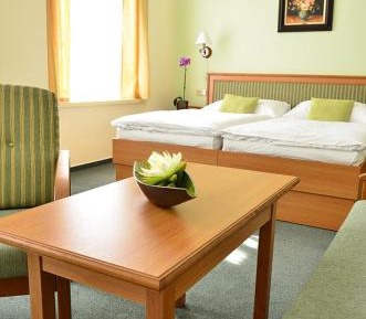 Family Room (2 Adults + 1 Child)