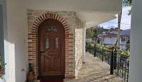 Two-Bedroom Apartment with Mountain View
