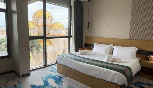 Premier Double Room with View - Mother Teresa