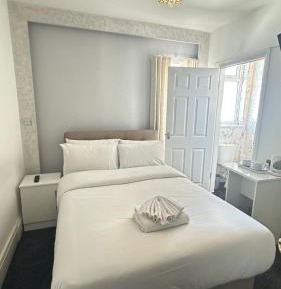 Deluxe Double Room with Shower