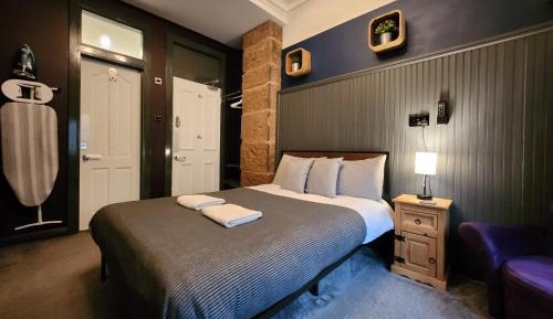 Deluxe Double Room with Shower
