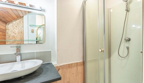 Double or Twin Room with Shared Bathroom