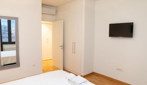 One-Bedroom Apartment with City View