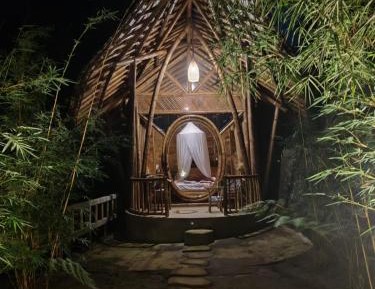 Deluxe Room (2 Adults + 1 Child)