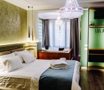 Deluxe King Room