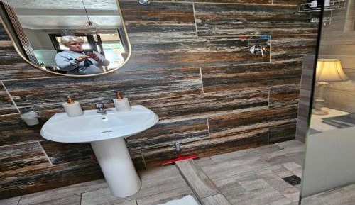 Deluxe Double Room with Shower