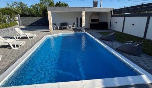 Villa with Swimming Pool
