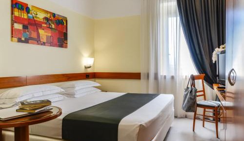 Standard Double or Twin Room with 15 Days Parking  and Airport Transfer