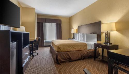 King Room with Roll-In Shower - Mobility Access/Non-Smoking