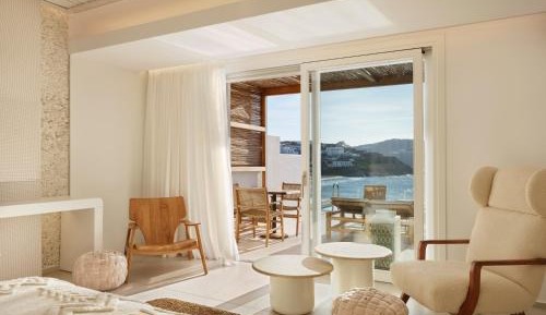 Iconic Pool Suite