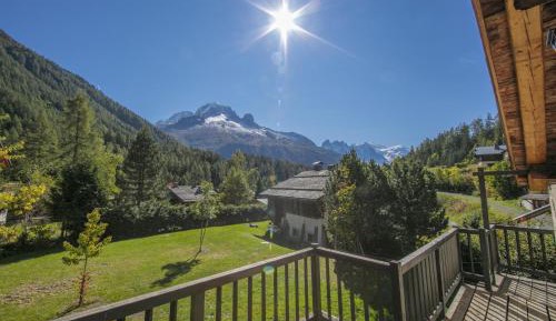 Apartment with Mountain View