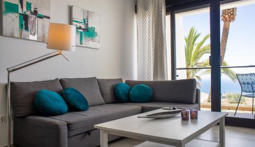 Apartment with Pool View 