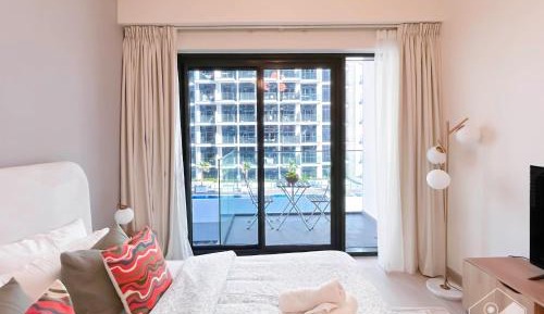 Studio Apartment with Balcony
