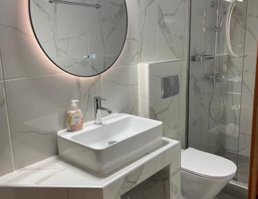 Deluxe Two-Bedroom Apartment with Garden View