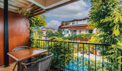 Apartment with Pool View 
