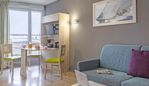 One-Bedroom Apartment (2 Adults & 2 Children)