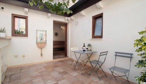 Superior One-Bedroom Apartment