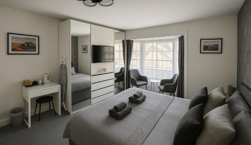 Deluxe Double or Twin Room