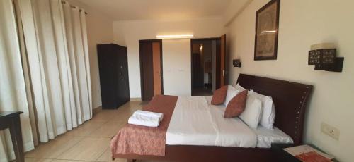 One-Bedroom Apartment with Balcony