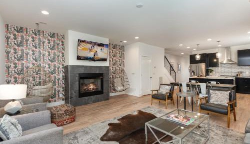 Sixteen-Bedroom Holiday home