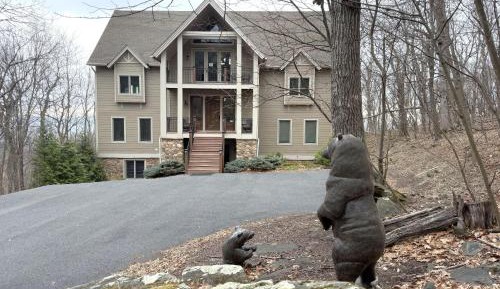 Nine-Bedroom Holiday Home
