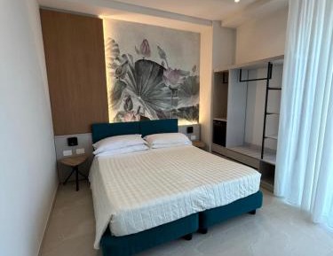 Deluxe Double Room with Balcony and Sea View