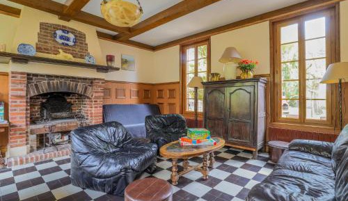 Three-Bedroom Holiday Home 