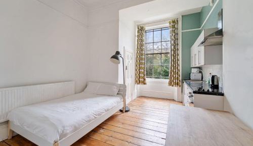Studio Double with Shared Bathroom 