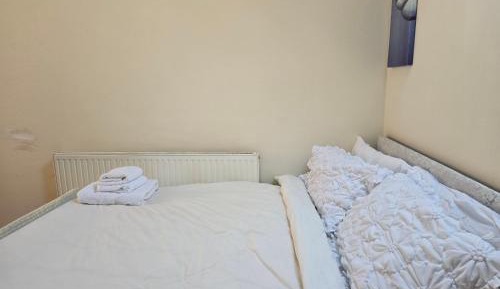 Double Room 4 with Shared Bathroom
