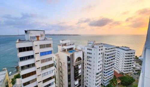 One-Bedroom Apartment with Sea View and Balcony
