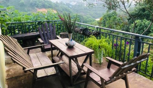 Family Room with Mountain View