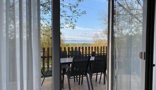 Apartment with Lake View