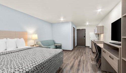 King Room with Sofa - Disability Access/Non Smoking