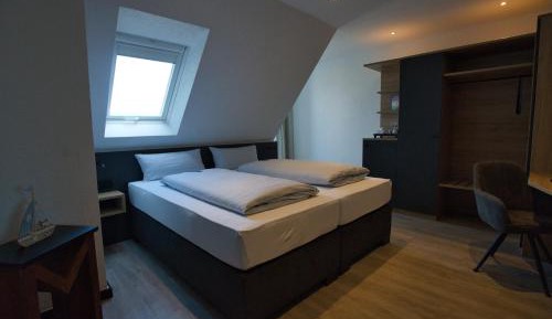 Double Room with Balcony and Sea View
