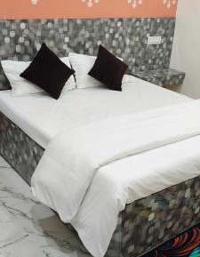 Deluxe Double Room (2 Adults + 1 Child)