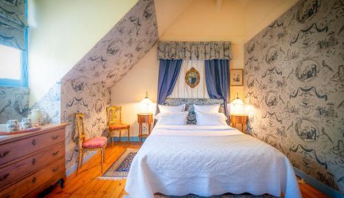 Deluxe Double Room (2 Adults + 1 Child)