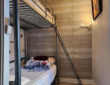 Quadruple Room with Private Bathroom