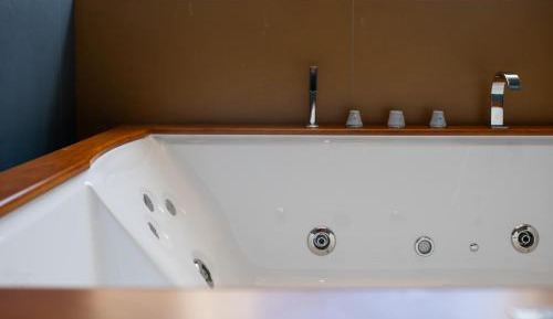 Suite with Hot Tub