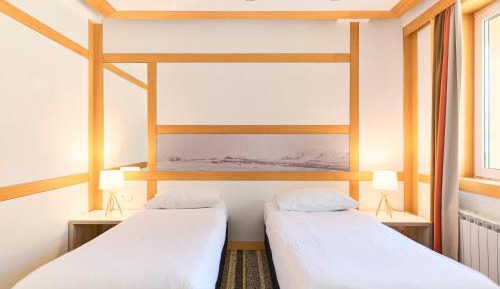Deluxe Double or Twin Room with Mountain View