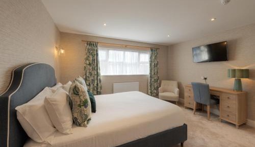 Family Suite (2 Adults + 3 Children)