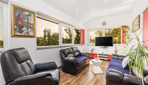 Three-Bedroom Holiday Home 