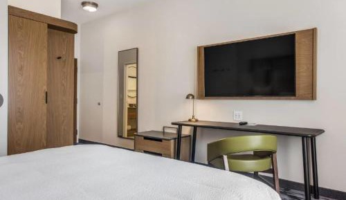 King Room - Hearing Accessible
