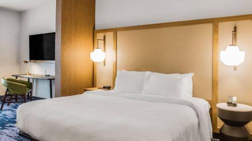 King Suite with Sofa Bed - Hearing Accessible
