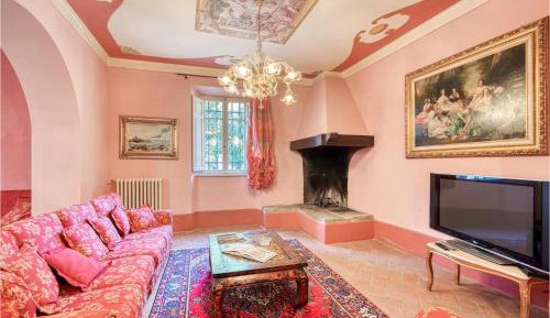 Ten-Bedroom Holiday Home