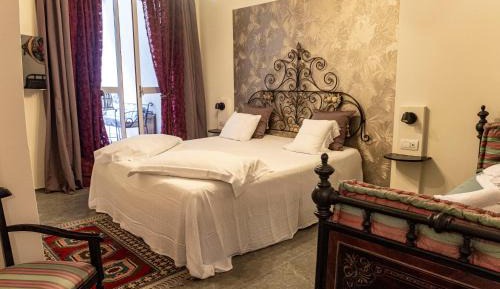 Deluxe Room (2 Adults + 1 Child)
