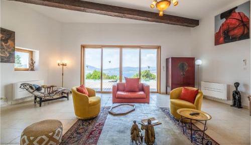 Six-Bedroom Holiday Home