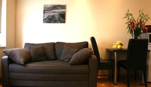 One-Bedroom Apartment (5 Adults)