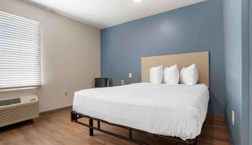 Queen Room with Sofa Bed - Non-Smoking