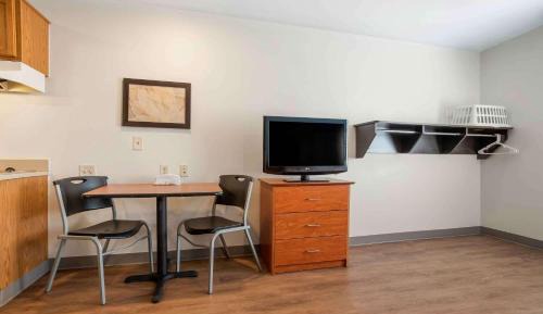 Queen Room - Accessible/Non-Smoking
