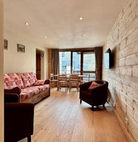 Two-Bedroom Apartment with Mountain View